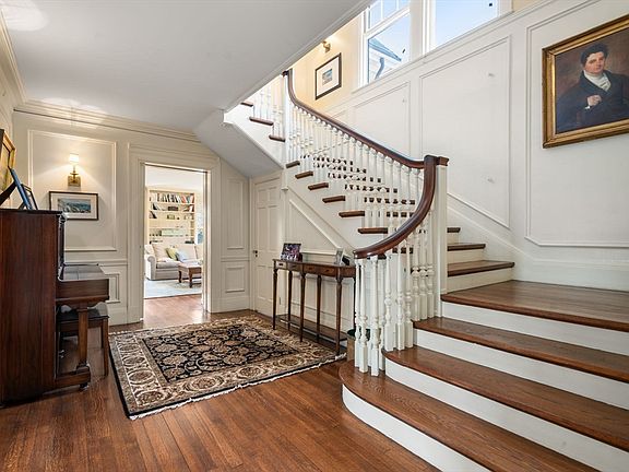 3rd image of 570 Bridge St