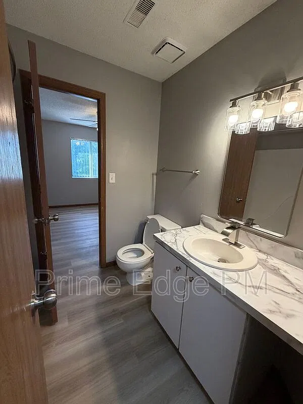 2 bed, 2.0 bath, 935 sqft, $1,100 — Photo 3