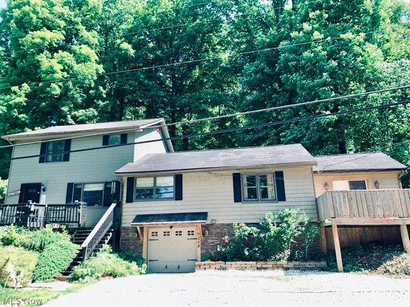 9248 Lakewood Dr NE, Mineral City, OH 44656