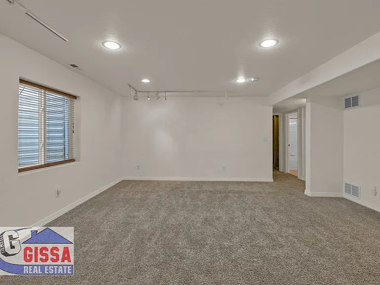 5532 Mountain Garland Dr — Photo 41