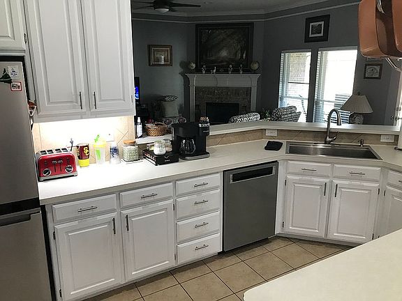4th image of 400 Vista Way Dr