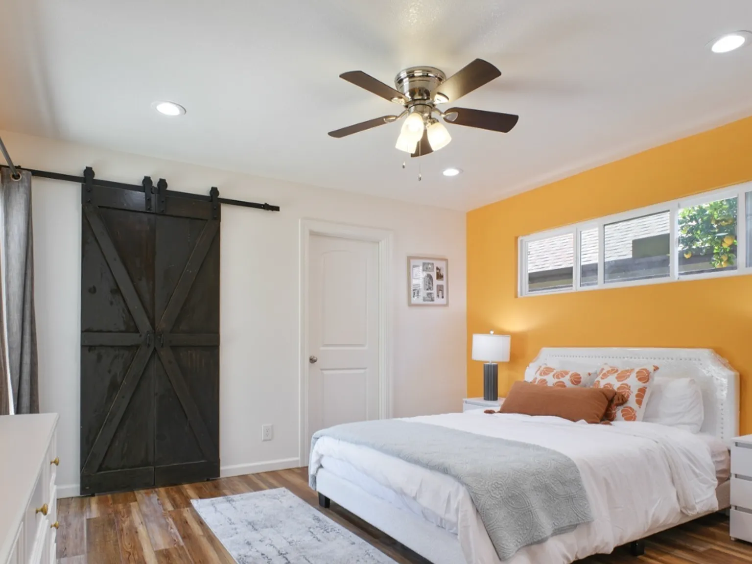 3 bed, 1387 sqft, $3,950 — Photo 1