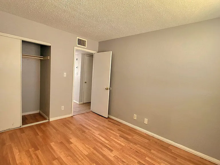 1920 Galaxy St — Photo 14
