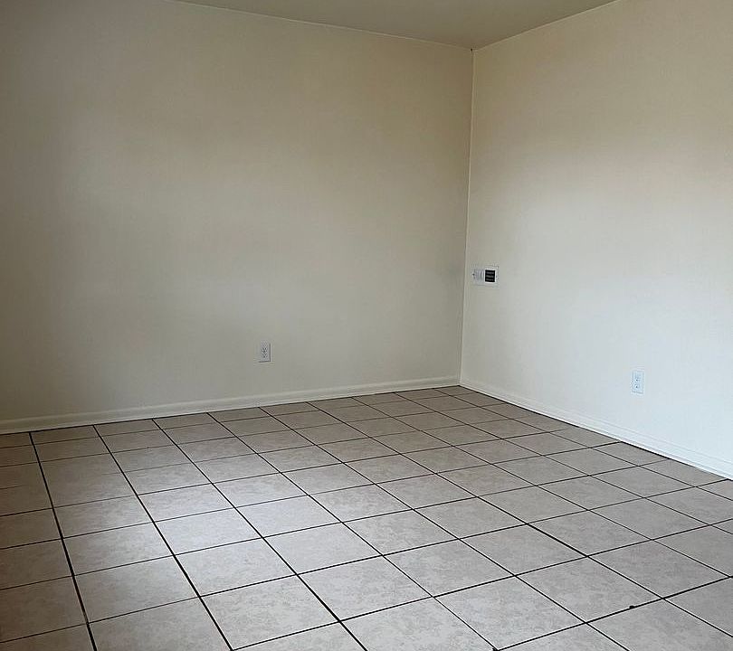 1st image of 940 Runyon Rd #915