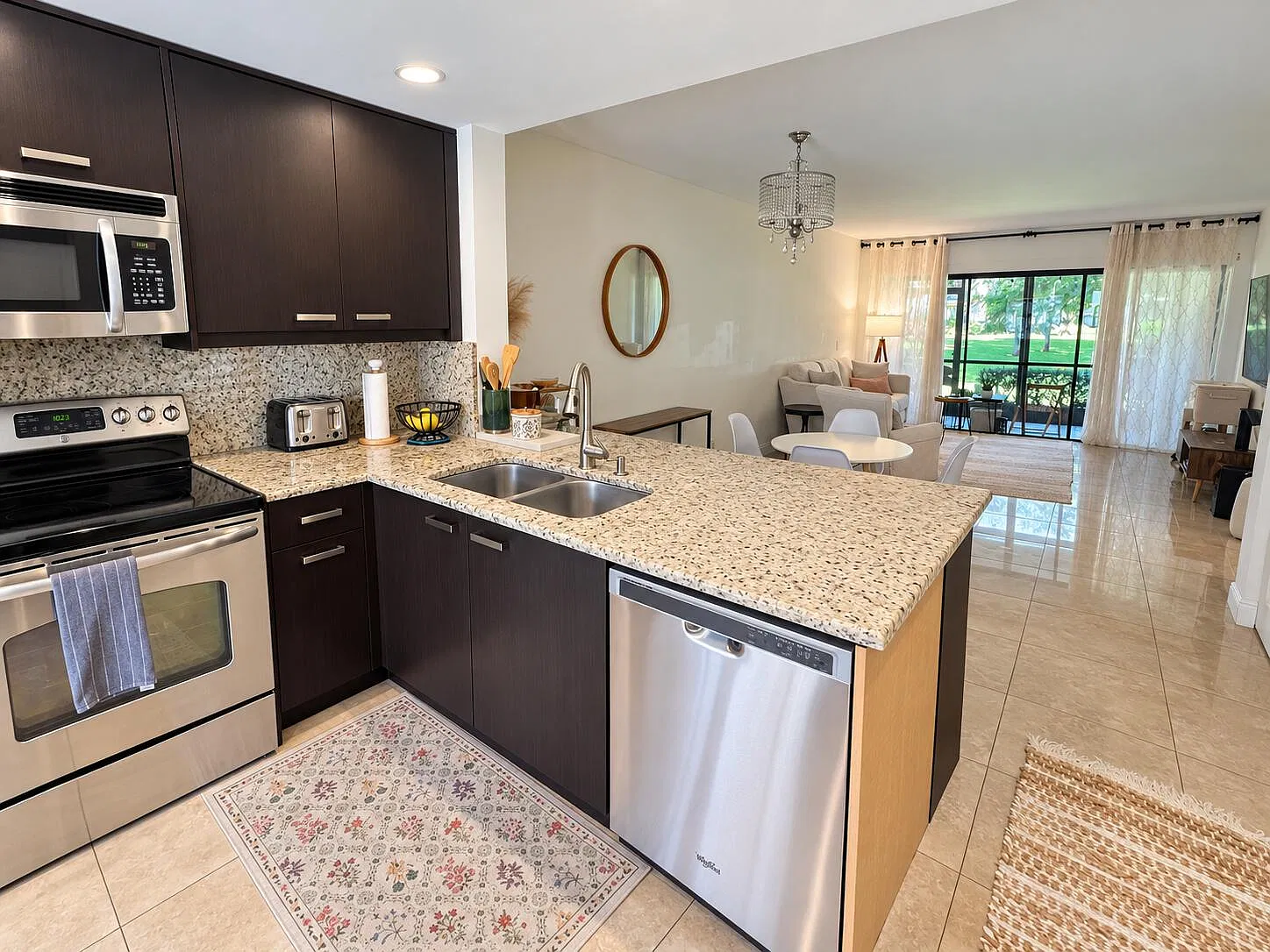 2 bed, 2.0 bath, 1100 sqft, $2,300 — Photo 3