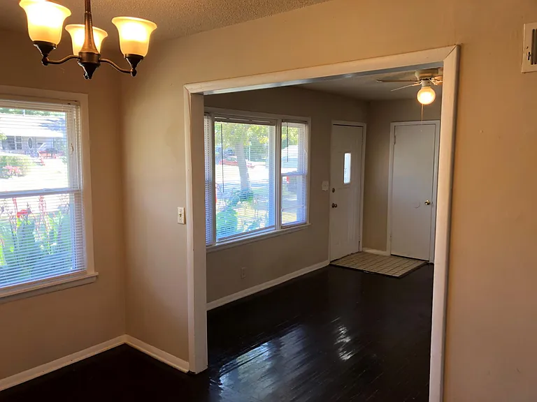 1032 N Braden Ave — Photo 3