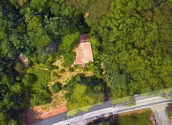 2nd image of 243 Riverneck Rd