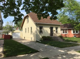 3209 Monroe St, Two Rivers, WI 54241