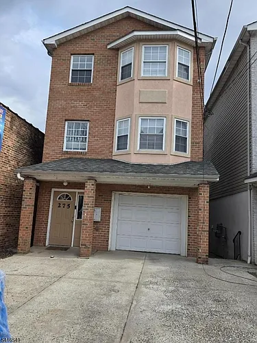 275 Garside St Photo 1