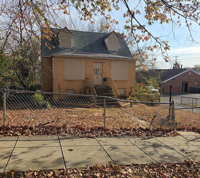 1st image of 405 60th St NE