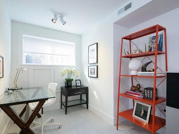 Desk/Dining area