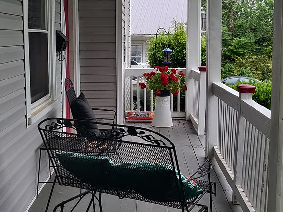 3rd image of 1418 Virginia St