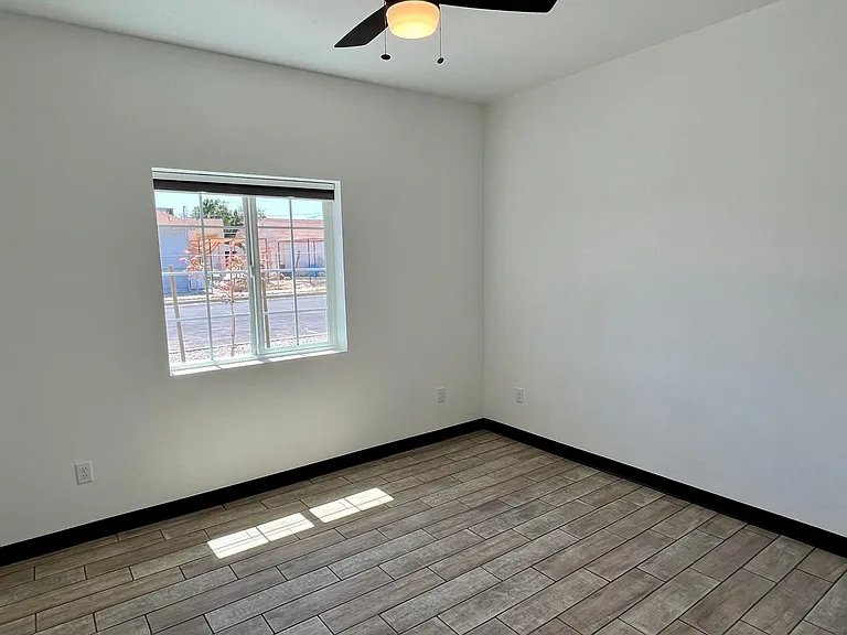 578 S 1st Ave — Photo 15