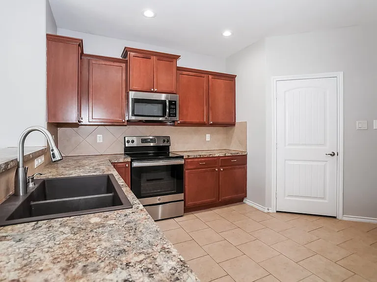 5126 Meadow Ln — Photo 8