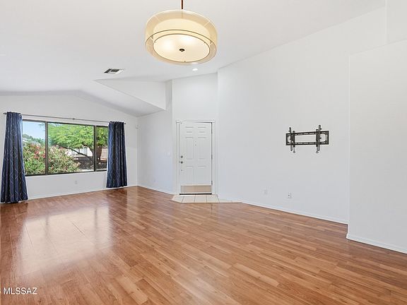 4th image of 8327 S Via De Ellsworth