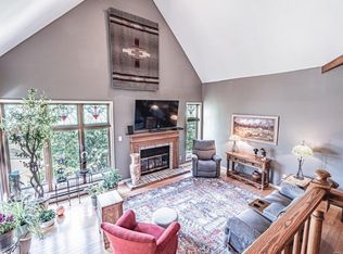 1630 Lake Knoll Dr, Lake Saint Louis, MO 63367