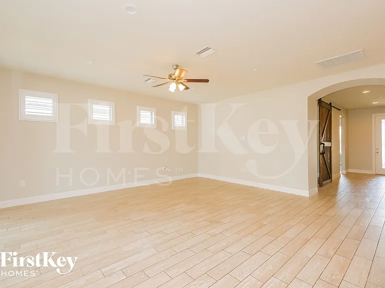 16303 Treasure Point Dr — Photo 2