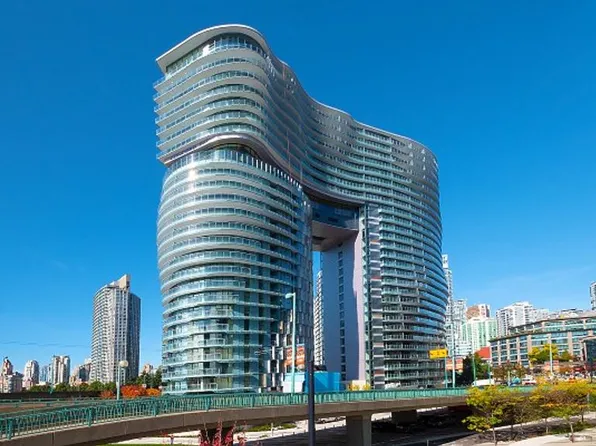 87 Nelson St, Vancouver, BC