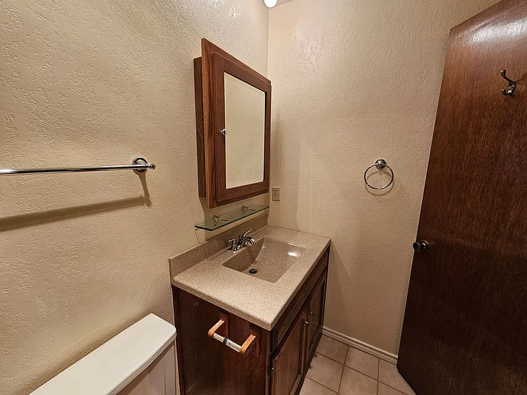 400 Hallmark Dr — Photo 31