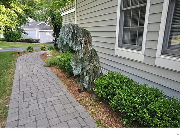 3rd image of 67 Woodlands Dr