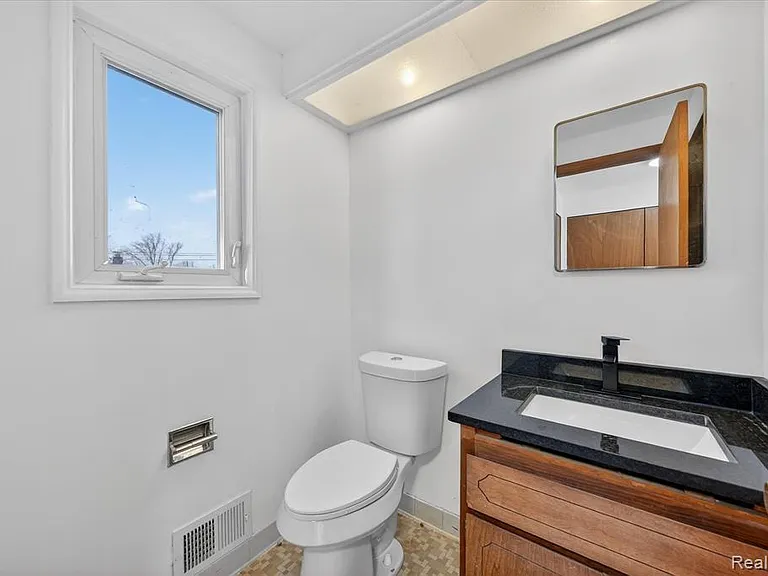 11616 Lynch Ct — Photo 13