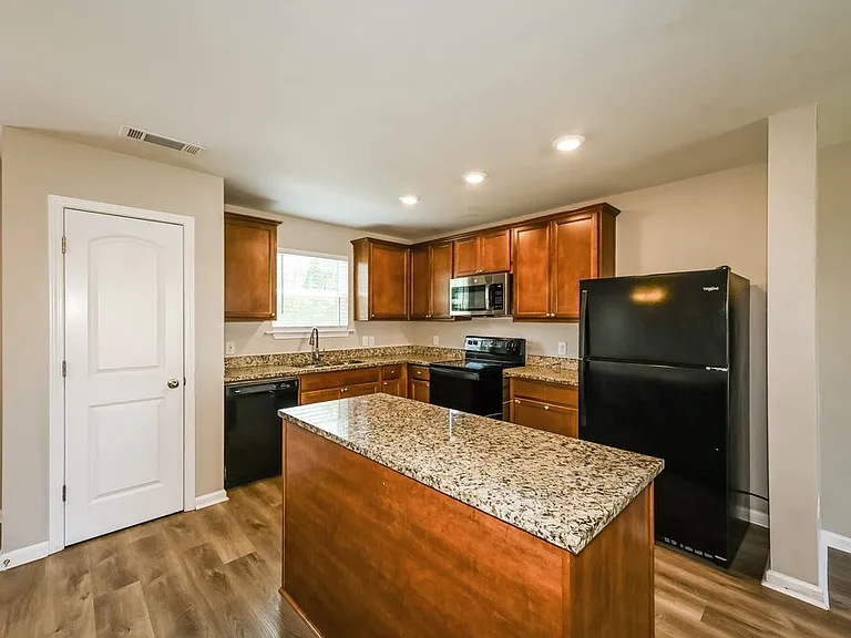 3735 Burdette Way — Photo 8