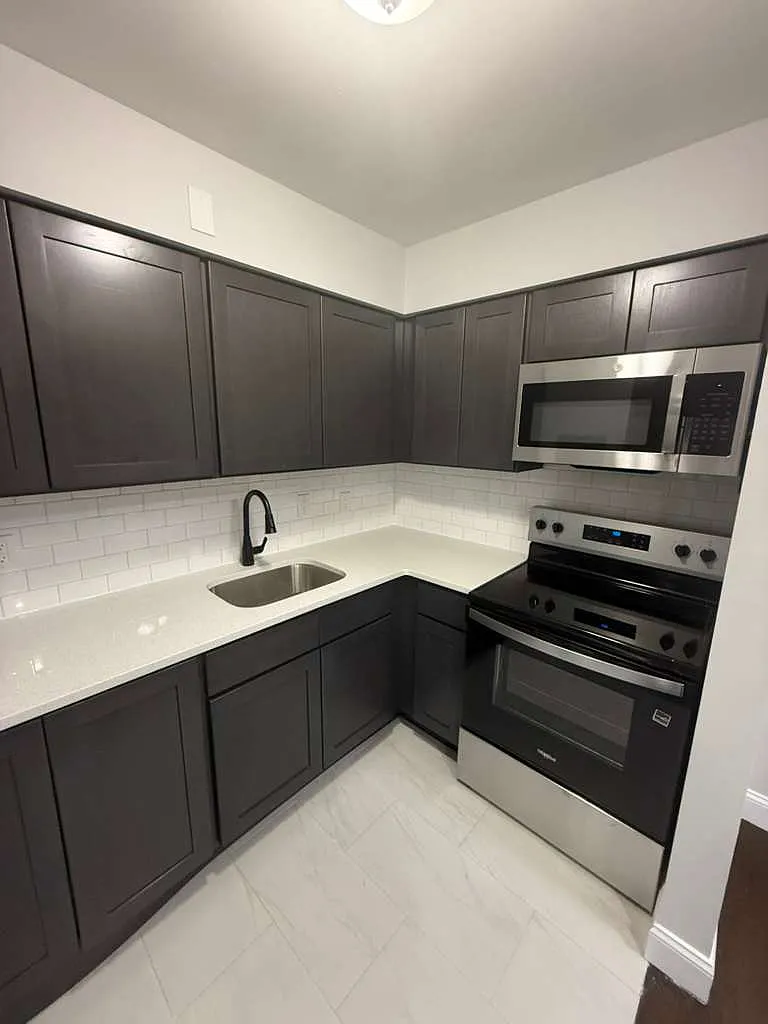 Building Photo - 393 Grove St #2B