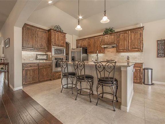 5th image of 14074 Tahoe Ln