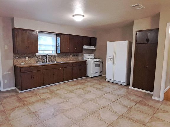 4th image of 1308 E Fordyce Ave