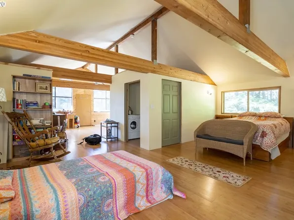 38 Highway 101 #B, Pt Orford, OR 97465