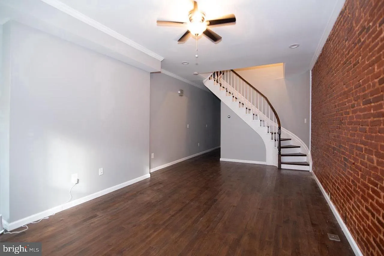 5 bed, 2.5 bath, 1830 sqft, $3,000 — Photo 1