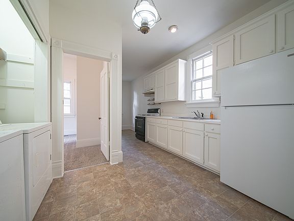 5th image of 106 7th St #B