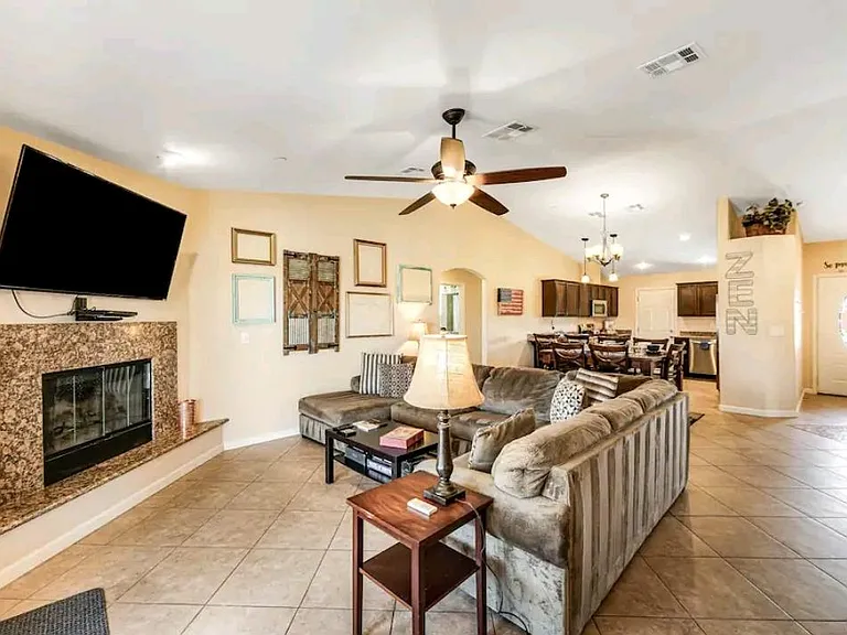 6585 Pine Spring Ave — Photo 3