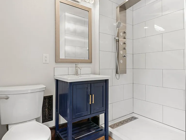 Master bath, NOTICE the cool shower panel. Very clean and bright.