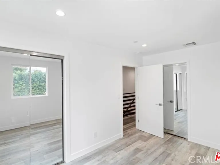 5643 Willowcrest Ave — Photo 10