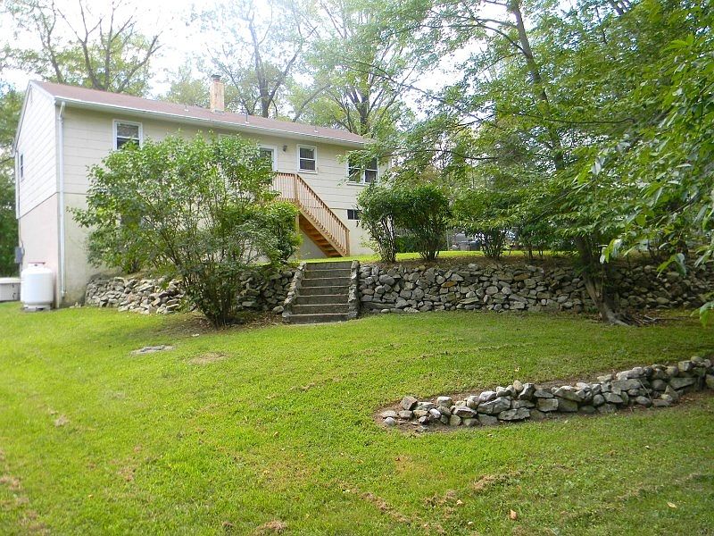 1st image of 15 Acorn Dr