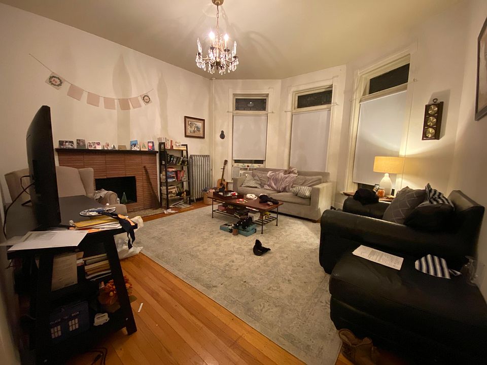 1st image of 456 W Saint James Pl #2