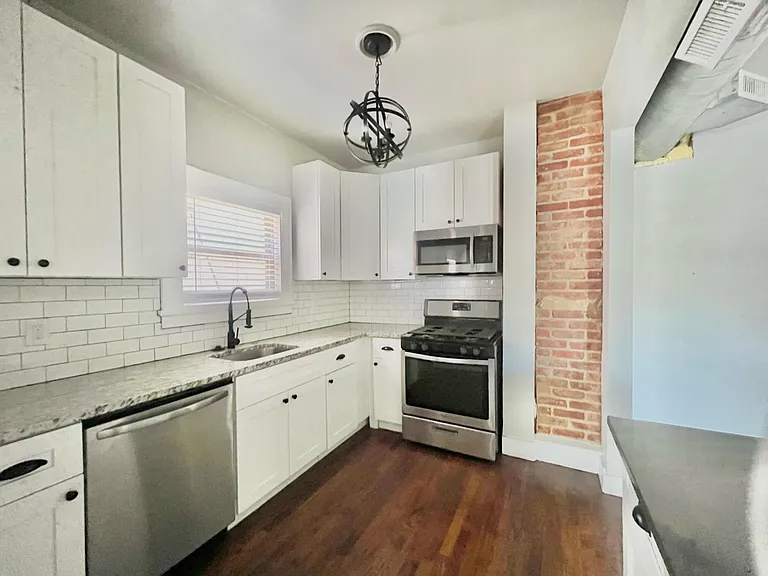 220 W Latimer St #A — Photo 2