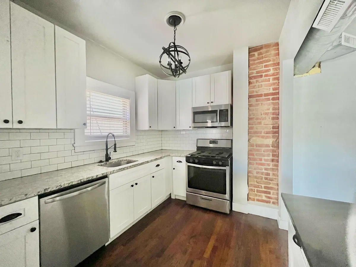 Building Photo - 220 W Latimer St #A