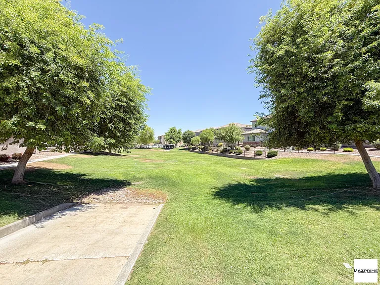 1741 W Pollack St — Photo 33