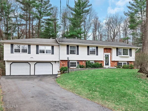 8 Nutmeg Court, Clifton Park, NY 12065