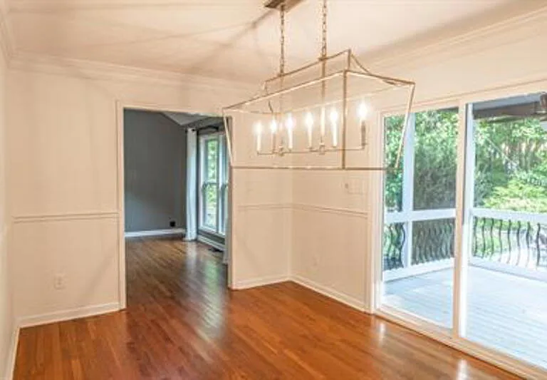 145 Sandhurst Pl — Photo 9
