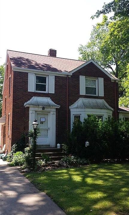 1st image of 34 E 208th St