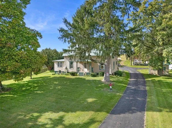 1247 Erie Street Rd, Macedon, NY 14502