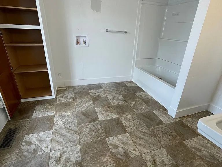 422 Columbus St — Photo 10