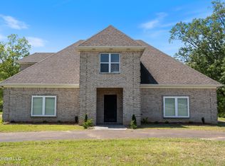 206 Swan Lake Dr, Coldwater, MS 38618