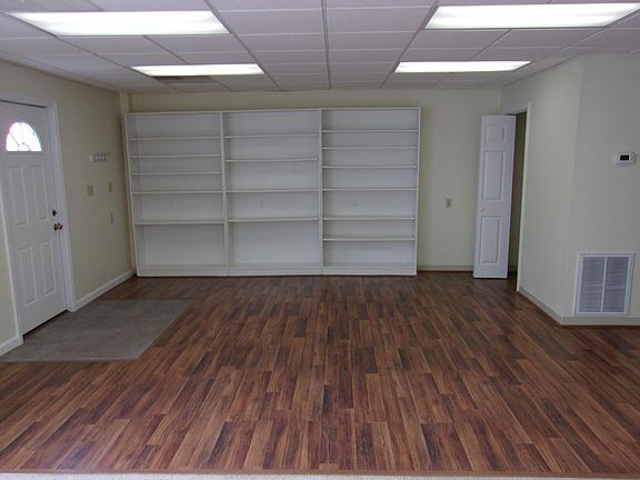 15x15 ENTRY LIVING AREA