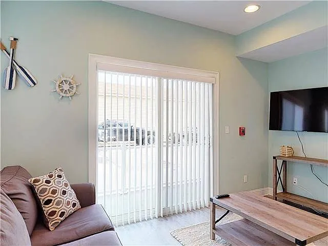 21 Union Ave — Photo 5