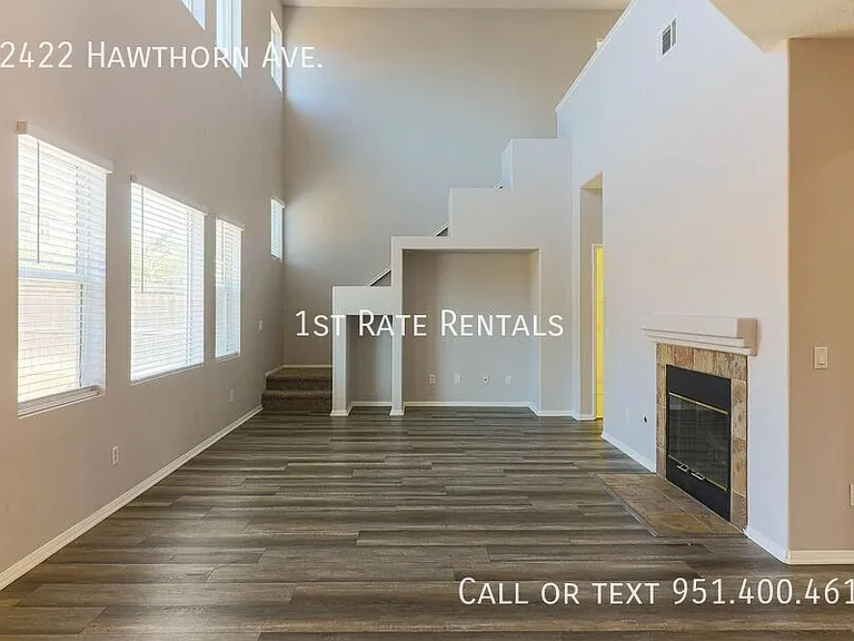 22422 Hawthorn Ave — Photo 2