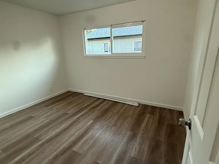438 Howard St — Photo 7